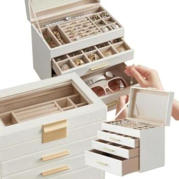 Ékszerdobozok - Bézs színű ékszerdoboz arany fogantyúkkal kép