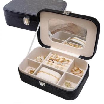 Ékszerdobozok - Elegáns fekete ékszerdoboz csipke textúrával kép