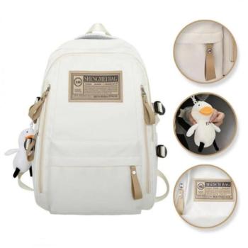 Hátizsákok és zsákok - Fehér iskolai hátizsák medállal kép