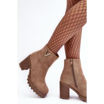 Női csizmák - Bézs színű női magas sarkú csizma kép