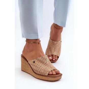 Női papucsok - Női bézs színű, sarkú papucs kép