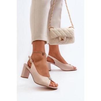 Női szandálok - Női bézs színű szandál díszítéssel kép