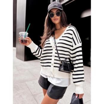 Szvetterek - Csíkos fehér-fekete gombos pulóver MY1987 kép