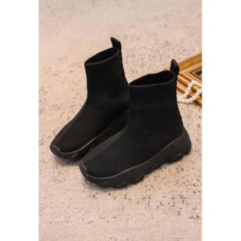 Divat kiegészítők és ruhák kiárusítása - Fekete zoknis gyerekcipők akciósan kép