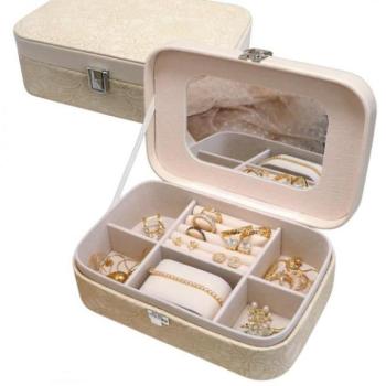 Ékszerdobozok - Elegáns krémszínű csipkés ékszerdoboz kép