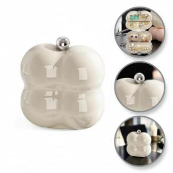 Ékszerdobozok - Kis hordozható ékszerdoboz krém színben kép