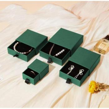 Ékszerdobozok - Zöld színű díszdoboz, ékszerekhez kép