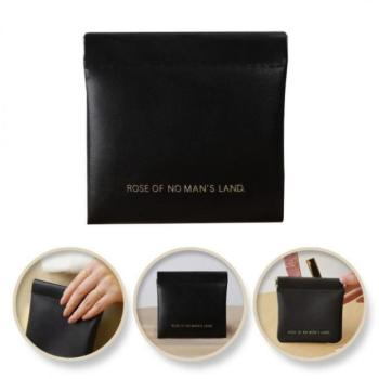 Kozmetikai táskák - Fekete bőr tasak egészségügyi betétekhez kép