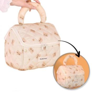 Kozmetikai táskák - Krémszínű, steppelt kozmetikai táska mackókkal kép