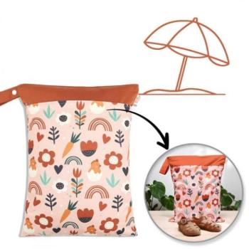 Kozmetikai táskák - Vízálló rózsaszín táska színes mintával kép