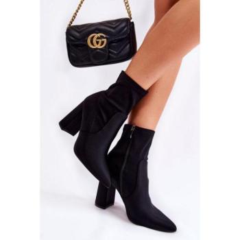 Női csizmák - Fekete magassarkú csizma, hölgyeknek kép