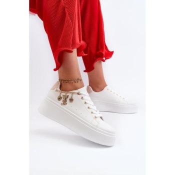 Női sneakerek  - Női fehér tornacipők medálokkal kép