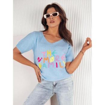 Szvetterek - Világoskék pulóver varrt felirattal kép