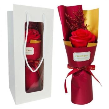 Ünnepi dekorációk - Illatos szappanrózsákból álló piros csokor díszdobozban kép