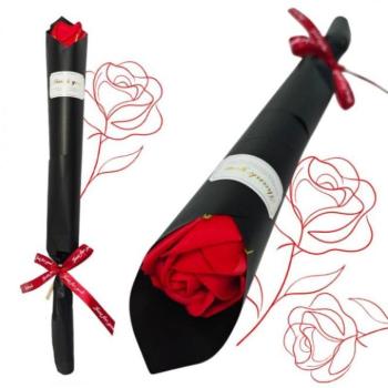 Ünnepi dekorációk - Illatos vörös szappanrózsa fekete papírban, masnival kép